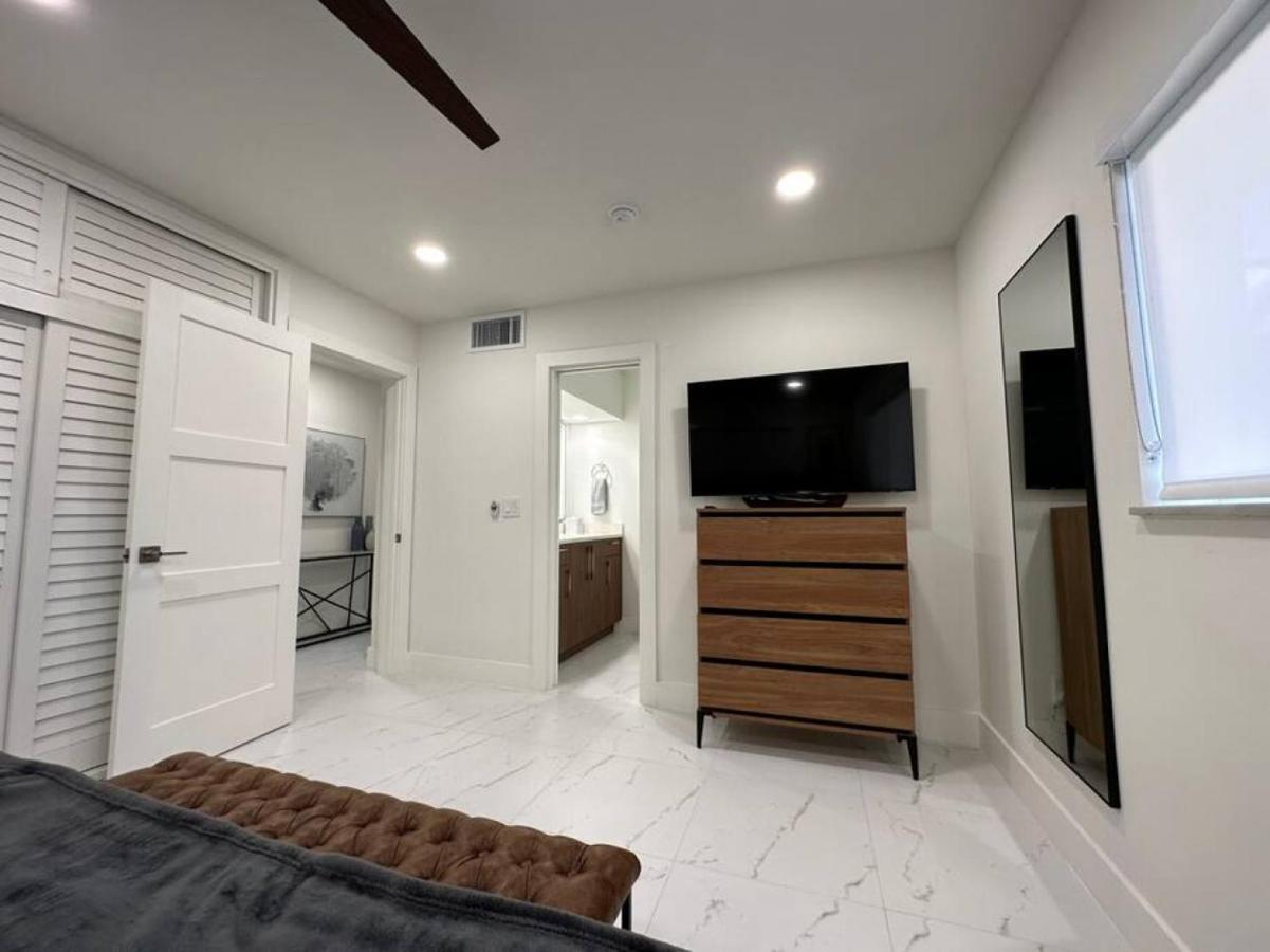 فيلا The Sun House - 3 Bed, 2 Bath, Private Pool, Fire Pit, Huge Backyard فورت لودرديل المظهر الخارجي الصورة