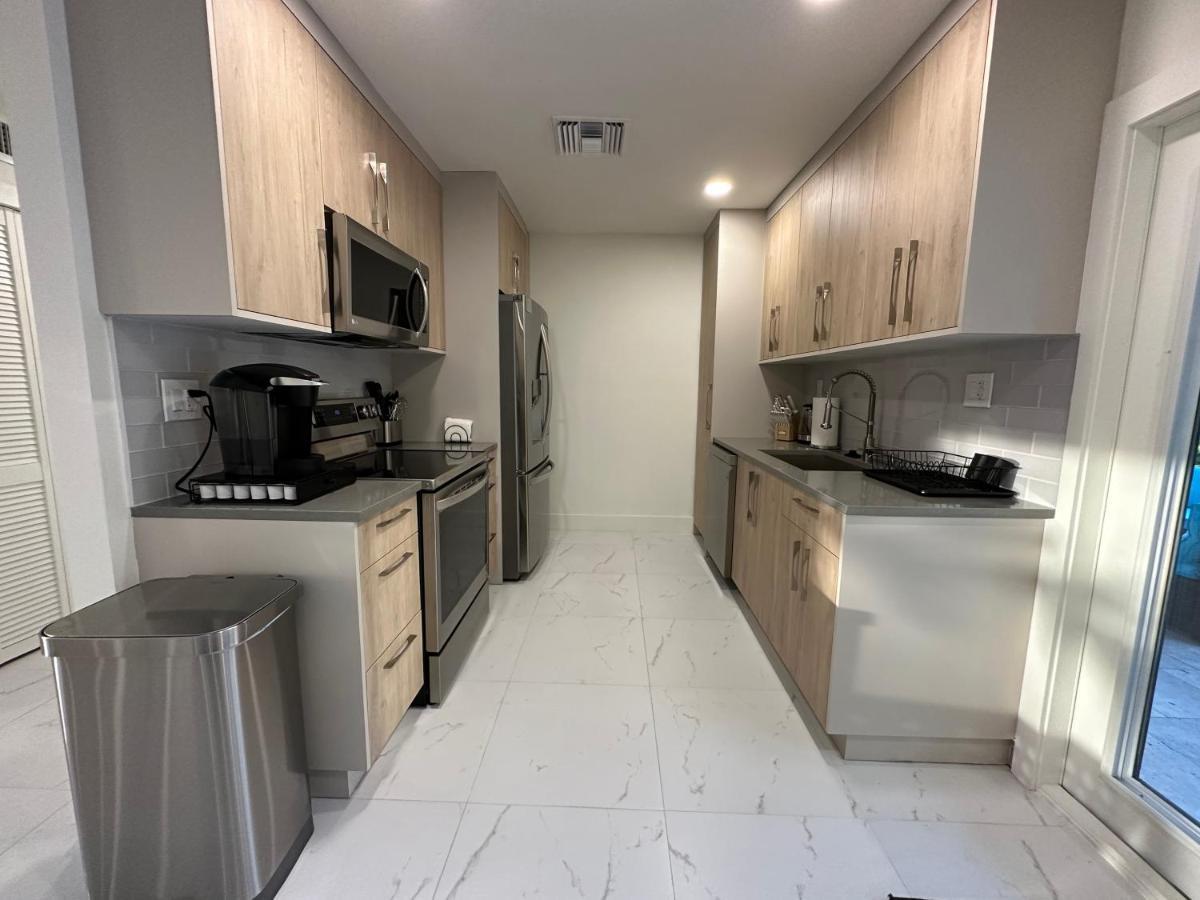 فيلا The Sun House - 3 Bed, 2 Bath, Private Pool, Fire Pit, Huge Backyard فورت لودرديل المظهر الخارجي الصورة